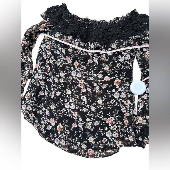 White House Black Market Off Shoulder Black Floral Crochet Lace Blouse XS - Picture 7 of 10